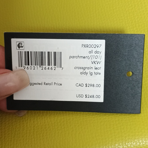 Kate Spade New York Cream All Day Large Tote W/Lime Green Interior And Wristlet - Picture 3 of 8